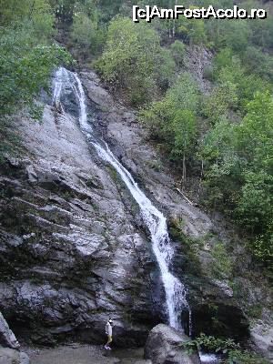 [P17] M-am depărtat puțin pentru a reuși să încadrez cascada cât mai bine. Noi nu am coborât acolo jos, întrucât locul era împrejmuit.  » foto by Floryn81
 - 
<span class="allrVoted glyphicon glyphicon-heart hidden" id="av679899"></span>
<a class="m-l-10 hidden" id="sv679899" onclick="voting_Foto_DelVot(,679899,23593)" role="button">șterge vot <span class="glyphicon glyphicon-remove"></span></a>
<a id="v9679899" class=" c-red"  onclick="voting_Foto_SetVot(679899)" role="button"><span class="glyphicon glyphicon-heart-empty"></span> <b>LIKE</b> = Votează poza</a> <img class="hidden"  id="f679899W9" src="/imagini/loader.gif" border="0" /><span class="AjErrMes hidden" id="e679899ErM"></span>