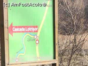 [P04] Indicatorul aflat pe DN7 care te invita la Cascada Lotrisor - aproape de botul calului » foto by Dan&Ema
 - 
<span class="allrVoted glyphicon glyphicon-heart hidden" id="av955116"></span>
<a class="m-l-10 hidden" id="sv955116" onclick="voting_Foto_DelVot(,955116,23593)" role="button">șterge vot <span class="glyphicon glyphicon-remove"></span></a>
<a id="v9955116" class=" c-red"  onclick="voting_Foto_SetVot(955116)" role="button"><span class="glyphicon glyphicon-heart-empty"></span> <b>LIKE</b> = Votează poza</a> <img class="hidden"  id="f955116W9" src="/imagini/loader.gif" border="0" /><span class="AjErrMes hidden" id="e955116ErM"></span>