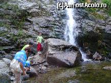[P06] Cascada Lotrisor - Bazinul de la baza cascadei » foto by mario 110
 - 
<span class="allrVoted glyphicon glyphicon-heart hidden" id="av46907"></span>
<a class="m-l-10 hidden" id="sv46907" onclick="voting_Foto_DelVot(,46907,23593)" role="button">șterge vot <span class="glyphicon glyphicon-remove"></span></a>
<a id="v946907" class=" c-red"  onclick="voting_Foto_SetVot(46907)" role="button"><span class="glyphicon glyphicon-heart-empty"></span> <b>LIKE</b> = Votează poza</a> <img class="hidden"  id="f46907W9" src="/imagini/loader.gif" border="0" /><span class="AjErrMes hidden" id="e46907ErM"></span>