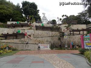 [P11] Drumul spre piata Merlion, vazut din Beach Station, in serpentina, frumos ornat de Craciun.  » foto by mprofeanu
 - 
<span class="allrVoted glyphicon glyphicon-heart hidden" id="av597795"></span>
<a class="m-l-10 hidden" id="sv597795" onclick="voting_Foto_DelVot(,597795,23598)" role="button">șterge vot <span class="glyphicon glyphicon-remove"></span></a>
<a id="v9597795" class=" c-red"  onclick="voting_Foto_SetVot(597795)" role="button"><span class="glyphicon glyphicon-heart-empty"></span> <b>LIKE</b> = Votează poza</a> <img class="hidden"  id="f597795W9" src="/imagini/loader.gif" border="0" /><span class="AjErrMes hidden" id="e597795ErM"></span>