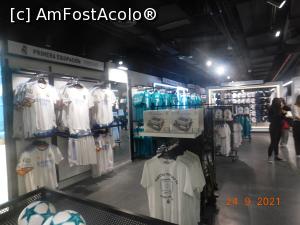 [P25] Stadionul Santiago Bernabéu, prin magazinul oficial » foto by irinad
 - 
<span class="allrVoted glyphicon glyphicon-heart hidden" id="av1281576"></span>
<a class="m-l-10 hidden" id="sv1281576" onclick="voting_Foto_DelVot(,1281576,23608)" role="button">șterge vot <span class="glyphicon glyphicon-remove"></span></a>
<a id="v91281576" class=" c-red"  onclick="voting_Foto_SetVot(1281576)" role="button"><span class="glyphicon glyphicon-heart-empty"></span> <b>LIKE</b> = Votează poza</a> <img class="hidden"  id="f1281576W9" src="/imagini/loader.gif" border="0" /><span class="AjErrMes hidden" id="e1281576ErM"></span>