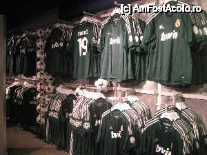 [P32] O mecca a fotbalului / Magazinul Santiago Bernabeu » foto by viviv
 - 
<span class="allrVoted glyphicon glyphicon-heart hidden" id="av409074"></span>
<a class="m-l-10 hidden" id="sv409074" onclick="voting_Foto_DelVot(,409074,23608)" role="button">șterge vot <span class="glyphicon glyphicon-remove"></span></a>
<a id="v9409074" class=" c-red"  onclick="voting_Foto_SetVot(409074)" role="button"><span class="glyphicon glyphicon-heart-empty"></span> <b>LIKE</b> = Votează poza</a> <img class="hidden"  id="f409074W9" src="/imagini/loader.gif" border="0" /><span class="AjErrMes hidden" id="e409074ErM"></span>