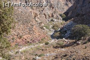 [P21] Creta, Zakros, Defileul Morților, Puțini turiști la plimbare, se văd ca niște furnici, zona încercuită... » foto by mprofeanu
 - 
<span class="allrVoted glyphicon glyphicon-heart hidden" id="av1278370"></span>
<a class="m-l-10 hidden" id="sv1278370" onclick="voting_Foto_DelVot(,1278370,23643)" role="button">șterge vot <span class="glyphicon glyphicon-remove"></span></a>
<a id="v91278370" class=" c-red"  onclick="voting_Foto_SetVot(1278370)" role="button"><span class="glyphicon glyphicon-heart-empty"></span> <b>LIKE</b> = Votează poza</a> <img class="hidden"  id="f1278370W9" src="/imagini/loader.gif" border="0" /><span class="AjErrMes hidden" id="e1278370ErM"></span>