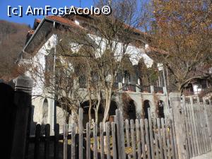 [P16] Bușteni - Muzeul Memorial 'Cezar Petrescu'. Vedere din Strada Cezar Petrescu.  » foto by iulianic
 - 
<span class="allrVoted glyphicon glyphicon-heart hidden" id="av1033113"></span>
<a class="m-l-10 hidden" id="sv1033113" onclick="voting_Foto_DelVot(,1033113,23647)" role="button">șterge vot <span class="glyphicon glyphicon-remove"></span></a>
<a id="v91033113" class=" c-red"  onclick="voting_Foto_SetVot(1033113)" role="button"><span class="glyphicon glyphicon-heart-empty"></span> <b>LIKE</b> = Votează poza</a> <img class="hidden"  id="f1033113W9" src="/imagini/loader.gif" border="0" /><span class="AjErrMes hidden" id="e1033113ErM"></span>