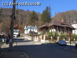 [P21] Bușteni - Muzeul Memorial 'Cezar Petrescu'. Cele două vile de vis-a-vis.  » foto by iulianic
 - 
<span class="allrVoted glyphicon glyphicon-heart hidden" id="av1033118"></span>
<a class="m-l-10 hidden" id="sv1033118" onclick="voting_Foto_DelVot(,1033118,23647)" role="button">șterge vot <span class="glyphicon glyphicon-remove"></span></a>
<a id="v91033118" class=" c-red"  onclick="voting_Foto_SetVot(1033118)" role="button"><span class="glyphicon glyphicon-heart-empty"></span> <b>LIKE</b> = Votează poza</a> <img class="hidden"  id="f1033118W9" src="/imagini/loader.gif" border="0" /><span class="AjErrMes hidden" id="e1033118ErM"></span>
