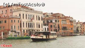 [P16] Canal Grande, din Veneția. În prim plan, un vaporetto al societății de transport în comun (adică un autobuz pe apă) din Veneția, ACTV, linia 1 » foto by Costi
 - 
<span class="allrVoted glyphicon glyphicon-heart hidden" id="av960964"></span>
<a class="m-l-10 hidden" id="sv960964" onclick="voting_Foto_DelVot(,960964,23664)" role="button">șterge vot <span class="glyphicon glyphicon-remove"></span></a>
<a id="v9960964" class=" c-red"  onclick="voting_Foto_SetVot(960964)" role="button"><span class="glyphicon glyphicon-heart-empty"></span> <b>LIKE</b> = Votează poza</a> <img class="hidden"  id="f960964W9" src="/imagini/loader.gif" border="0" /><span class="AjErrMes hidden" id="e960964ErM"></span>
