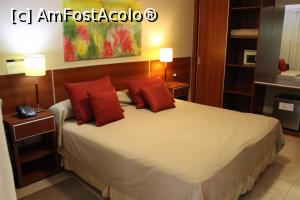 [P17] Puerto Iguazu, Jardin de Iguazu Hotel, O parte din cameră, se vede și dulapul, seiful, frigiderul în dreapta...  » foto by mprofeanu
 - 
<span class="allrVoted glyphicon glyphicon-heart hidden" id="av1060939"></span>
<a class="m-l-10 hidden" id="sv1060939" onclick="voting_Foto_DelVot(,1060939,23666)" role="button">șterge vot <span class="glyphicon glyphicon-remove"></span></a>
<a id="v91060939" class=" c-red"  onclick="voting_Foto_SetVot(1060939)" role="button"><span class="glyphicon glyphicon-heart-empty"></span> <b>LIKE</b> = Votează poza</a> <img class="hidden"  id="f1060939W9" src="/imagini/loader.gif" border="0" /><span class="AjErrMes hidden" id="e1060939ErM"></span>