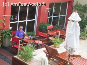 [P12] Pe terasa, la cafeaua de dupa micul dejun » foto by Pușcașu Marin
 - 
<span class="allrVoted glyphicon glyphicon-heart hidden" id="av961012"></span>
<a class="m-l-10 hidden" id="sv961012" onclick="voting_Foto_DelVot(,961012,23666)" role="button">șterge vot <span class="glyphicon glyphicon-remove"></span></a>
<a id="v9961012" class=" c-red"  onclick="voting_Foto_SetVot(961012)" role="button"><span class="glyphicon glyphicon-heart-empty"></span> <b>LIKE</b> = Votează poza</a> <img class="hidden"  id="f961012W9" src="/imagini/loader.gif" border="0" /><span class="AjErrMes hidden" id="e961012ErM"></span>