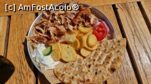 [P20] gyros de pui » foto by robert
 - 
<span class="allrVoted glyphicon glyphicon-heart hidden" id="av1260931"></span>
<a class="m-l-10 hidden" id="sv1260931" onclick="voting_Foto_DelVot(,1260931,23675)" role="button">șterge vot <span class="glyphicon glyphicon-remove"></span></a>
<a id="v91260931" class=" c-red"  onclick="voting_Foto_SetVot(1260931)" role="button"><span class="glyphicon glyphicon-heart-empty"></span> <b>LIKE</b> = Votează poza</a> <img class="hidden"  id="f1260931W9" src="/imagini/loader.gif" border="0" /><span class="AjErrMes hidden" id="e1260931ErM"></span>