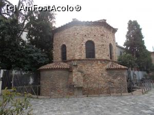 [P15] Baptisteriul Arian din Ravenna.  » foto by mihaelavoicu
 - 
<span class="allrVoted glyphicon glyphicon-heart hidden" id="av965365"></span>
<a class="m-l-10 hidden" id="sv965365" onclick="voting_Foto_DelVot(,965365,23676)" role="button">șterge vot <span class="glyphicon glyphicon-remove"></span></a>
<a id="v9965365" class=" c-red"  onclick="voting_Foto_SetVot(965365)" role="button"><span class="glyphicon glyphicon-heart-empty"></span> <b>LIKE</b> = Votează poza</a> <img class="hidden"  id="f965365W9" src="/imagini/loader.gif" border="0" /><span class="AjErrMes hidden" id="e965365ErM"></span>