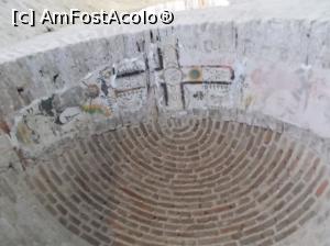 [P18] Boltă cu vechi urme de frescă, probabil peste care, de lipea mozaicul.  » foto by mihaelavoicu
 - 
<span class="allrVoted glyphicon glyphicon-heart hidden" id="av965368"></span>
<a class="m-l-10 hidden" id="sv965368" onclick="voting_Foto_DelVot(,965368,23676)" role="button">șterge vot <span class="glyphicon glyphicon-remove"></span></a>
<a id="v9965368" class=" c-red"  onclick="voting_Foto_SetVot(965368)" role="button"><span class="glyphicon glyphicon-heart-empty"></span> <b>LIKE</b> = Votează poza</a> <img class="hidden"  id="f965368W9" src="/imagini/loader.gif" border="0" /><span class="AjErrMes hidden" id="e965368ErM"></span>
