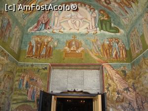 [P11] Se observă pisania lăcașului de cult, dar și scena biblică ”Înfricoșata Judecată” (în partea dreaptă a imaginii).  » foto by Floryn81
 - 
<span class="allrVoted glyphicon glyphicon-heart hidden" id="av794080"></span>
<a class="m-l-10 hidden" id="sv794080" onclick="voting_Foto_DelVot(,794080,23684)" role="button">șterge vot <span class="glyphicon glyphicon-remove"></span></a>
<a id="v9794080" class=" c-red"  onclick="voting_Foto_SetVot(794080)" role="button"><span class="glyphicon glyphicon-heart-empty"></span> <b>LIKE</b> = Votează poza</a> <img class="hidden"  id="f794080W9" src="/imagini/loader.gif" border="0" /><span class="AjErrMes hidden" id="e794080ErM"></span>
