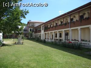 [P20] La plimbare prin curtea mănăstirii; remarcăm ordinea, simplitatea și curățenia desăvârșită. » foto by Floryn81
 - 
<span class="allrVoted glyphicon glyphicon-heart hidden" id="av794089"></span>
<a class="m-l-10 hidden" id="sv794089" onclick="voting_Foto_DelVot(,794089,23684)" role="button">șterge vot <span class="glyphicon glyphicon-remove"></span></a>
<a id="v9794089" class=" c-red"  onclick="voting_Foto_SetVot(794089)" role="button"><span class="glyphicon glyphicon-heart-empty"></span> <b>LIKE</b> = Votează poza</a> <img class="hidden"  id="f794089W9" src="/imagini/loader.gif" border="0" /><span class="AjErrMes hidden" id="e794089ErM"></span>