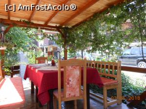 [P04] Restaurant Tangra - Nessebar. La umbră, o masă așteaptă consumatori.  » foto by iulianic
 - 
<span class="allrVoted glyphicon glyphicon-heart hidden" id="av974735"></span>
<a class="m-l-10 hidden" id="sv974735" onclick="voting_Foto_DelVot(,974735,23685)" role="button">șterge vot <span class="glyphicon glyphicon-remove"></span></a>
<a id="v9974735" class=" c-red"  onclick="voting_Foto_SetVot(974735)" role="button"><span class="glyphicon glyphicon-heart-empty"></span> <b>LIKE</b> = Votează poza</a> <img class="hidden"  id="f974735W9" src="/imagini/loader.gif" border="0" /><span class="AjErrMes hidden" id="e974735ErM"></span>
