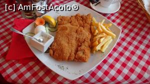 [P05] Restaurant Lepenska Ribica (Donji Milanovac), șnițelul de vițel » foto by Dragoș_MD
 - 
<span class="allrVoted glyphicon glyphicon-heart hidden" id="av1141734"></span>
<a class="m-l-10 hidden" id="sv1141734" onclick="voting_Foto_DelVot(,1141734,23708)" role="button">șterge vot <span class="glyphicon glyphicon-remove"></span></a>
<a id="v91141734" class=" c-red"  onclick="voting_Foto_SetVot(1141734)" role="button"><span class="glyphicon glyphicon-heart-empty"></span> <b>LIKE</b> = Votează poza</a> <img class="hidden"  id="f1141734W9" src="/imagini/loader.gif" border="0" /><span class="AjErrMes hidden" id="e1141734ErM"></span>