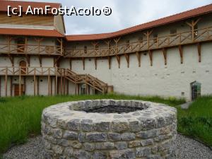 [P20] Fântâna medievală - Cetatea Feldioara.  » foto by tata123 🔱
 - 
<span class="allrVoted glyphicon glyphicon-heart hidden" id="av966643"></span>
<a class="m-l-10 hidden" id="sv966643" onclick="voting_Foto_DelVot(,966643,23732)" role="button">șterge vot <span class="glyphicon glyphicon-remove"></span></a>
<a id="v9966643" class=" c-red"  onclick="voting_Foto_SetVot(966643)" role="button"><span class="glyphicon glyphicon-heart-empty"></span> <b>LIKE</b> = Votează poza</a> <img class="hidden"  id="f966643W9" src="/imagini/loader.gif" border="0" /><span class="AjErrMes hidden" id="e966643ErM"></span>
