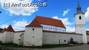[P01] Biserica fortificată Dârjiu. Bastioanele de la colțuri sunt dispuse oblic deoarece inițial zidul era oval (nu patrulater ca acum), integrând bastioanele pe lungimea lor. În dreapta se vede turnul-clopotniță (38 m) sub care e poarta de acces. » foto by Lucien
 - 
<span class="allrVoted glyphicon glyphicon-heart hidden" id="av966972"></span>
<a class="m-l-10 hidden" id="sv966972" onclick="voting_Foto_DelVot(,966972,23738)" role="button">șterge vot <span class="glyphicon glyphicon-remove"></span></a>
<a id="v9966972" class=" c-red"  onclick="voting_Foto_SetVot(966972)" role="button"><span class="glyphicon glyphicon-heart-empty"></span> <b>LIKE</b> = Votează poza</a> <img class="hidden"  id="f966972W9" src="/imagini/loader.gif" border="0" /><span class="AjErrMes hidden" id="e966972ErM"></span>