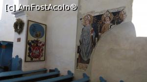 [P25] Detaliu de pe peretele sudic cu pictura celor trei (patru) episcopi necunoscuți » foto by Lucien
 - 
<span class="allrVoted glyphicon glyphicon-heart hidden" id="av967006"></span>
<a class="m-l-10 hidden" id="sv967006" onclick="voting_Foto_DelVot(,967006,23738)" role="button">șterge vot <span class="glyphicon glyphicon-remove"></span></a>
<a id="v9967006" class=" c-red"  onclick="voting_Foto_SetVot(967006)" role="button"><span class="glyphicon glyphicon-heart-empty"></span> <b>LIKE</b> = Votează poza</a> <img class="hidden"  id="f967006W9" src="/imagini/loader.gif" border="0" /><span class="AjErrMes hidden" id="e967006ErM"></span>