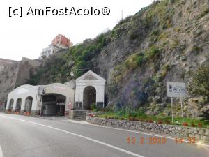 [P29] Vis-a-vis de restaurantul Da Zaccaria se află o parcare subterană şi panoul care indică intrarea în Amalfi » foto by irinad
 - 
<span class="allrVoted glyphicon glyphicon-heart hidden" id="av1174530"></span>
<a class="m-l-10 hidden" id="sv1174530" onclick="voting_Foto_DelVot(,1174530,23744)" role="button">șterge vot <span class="glyphicon glyphicon-remove"></span></a>
<a id="v91174530" class=" c-red"  onclick="voting_Foto_SetVot(1174530)" role="button"><span class="glyphicon glyphicon-heart-empty"></span> <b>LIKE</b> = Votează poza</a> <img class="hidden"  id="f1174530W9" src="/imagini/loader.gif" border="0" /><span class="AjErrMes hidden" id="e1174530ErM"></span>