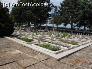 [P15] Turtucaia - Memorialul și Cimitirul militar de la Turtucaia. Sectorul din dreapta.  » foto by iulianic
 - 
<span class="allrVoted glyphicon glyphicon-heart hidden" id="av967798"></span>
<a class="m-l-10 hidden" id="sv967798" onclick="voting_Foto_DelVot(,967798,23749)" role="button">șterge vot <span class="glyphicon glyphicon-remove"></span></a>
<a id="v9967798" class=" c-red"  onclick="voting_Foto_SetVot(967798)" role="button"><span class="glyphicon glyphicon-heart-empty"></span> <b>LIKE</b> = Votează poza</a> <img class="hidden"  id="f967798W9" src="/imagini/loader.gif" border="0" /><span class="AjErrMes hidden" id="e967798ErM"></span>