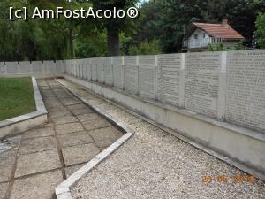 [P18] Turtucaia - Memorialul și Cimitirul militar de la Turtucaia. Nesfârșite liste cu nume de eroi.  » foto by iulianic
 - 
<span class="allrVoted glyphicon glyphicon-heart hidden" id="av967803"></span>
<a class="m-l-10 hidden" id="sv967803" onclick="voting_Foto_DelVot(,967803,23749)" role="button">șterge vot <span class="glyphicon glyphicon-remove"></span></a>
<a id="v9967803" class=" c-red"  onclick="voting_Foto_SetVot(967803)" role="button"><span class="glyphicon glyphicon-heart-empty"></span> <b>LIKE</b> = Votează poza</a> <img class="hidden"  id="f967803W9" src="/imagini/loader.gif" border="0" /><span class="AjErrMes hidden" id="e967803ErM"></span>
