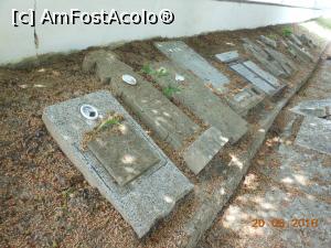 [P53] Turtucaia - Memorialul și Cimitirul militar de la Turtucaia. Rămășițe de morminte.  » foto by iulianic
 - 
<span class="allrVoted glyphicon glyphicon-heart hidden" id="av967844"></span>
<a class="m-l-10 hidden" id="sv967844" onclick="voting_Foto_DelVot(,967844,23749)" role="button">șterge vot <span class="glyphicon glyphicon-remove"></span></a>
<a id="v9967844" class=" c-red"  onclick="voting_Foto_SetVot(967844)" role="button"><span class="glyphicon glyphicon-heart-empty"></span> <b>LIKE</b> = Votează poza</a> <img class="hidden"  id="f967844W9" src="/imagini/loader.gif" border="0" /><span class="AjErrMes hidden" id="e967844ErM"></span>