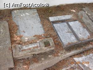 [P54] Turtucaia - Memorialul și Cimitirul militar de la Turtucaia. Rămășițe de morminte.  » foto by iulianic
 - 
<span class="allrVoted glyphicon glyphicon-heart hidden" id="av967845"></span>
<a class="m-l-10 hidden" id="sv967845" onclick="voting_Foto_DelVot(,967845,23749)" role="button">șterge vot <span class="glyphicon glyphicon-remove"></span></a>
<a id="v9967845" class=" c-red"  onclick="voting_Foto_SetVot(967845)" role="button"><span class="glyphicon glyphicon-heart-empty"></span> <b>LIKE</b> = Votează poza</a> <img class="hidden"  id="f967845W9" src="/imagini/loader.gif" border="0" /><span class="AjErrMes hidden" id="e967845ErM"></span>