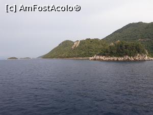 [P57] Insula Mljet de pe ferry. În stânga spate sunt cele 3 insulițe pe care le-am văzut pe drumul spre Saplunara.  » foto by Aurici
 - 
<span class="allrVoted glyphicon glyphicon-heart hidden" id="av1017402"></span>
<a class="m-l-10 hidden" id="sv1017402" onclick="voting_Foto_DelVot(,1017402,23764)" role="button">șterge vot <span class="glyphicon glyphicon-remove"></span></a>
<a id="v91017402" class=" c-red"  onclick="voting_Foto_SetVot(1017402)" role="button"><span class="glyphicon glyphicon-heart-empty"></span> <b>LIKE</b> = Votează poza</a> <img class="hidden"  id="f1017402W9" src="/imagini/loader.gif" border="0" /><span class="AjErrMes hidden" id="e1017402ErM"></span>