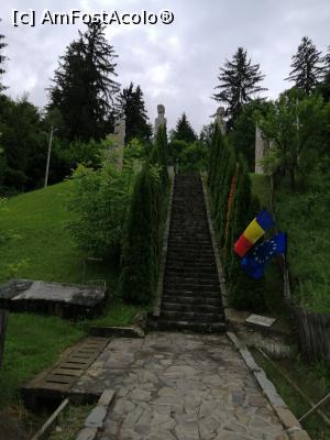 [P07] Accesul pe scări la monument » foto by nelu73
 - 
<span class="allrVoted glyphicon glyphicon-heart hidden" id="av1174352"></span>
<a class="m-l-10 hidden" id="sv1174352" onclick="voting_Foto_DelVot(,1174352,23766)" role="button">șterge vot <span class="glyphicon glyphicon-remove"></span></a>
<a id="v91174352" class=" c-red"  onclick="voting_Foto_SetVot(1174352)" role="button"><span class="glyphicon glyphicon-heart-empty"></span> <b>LIKE</b> = Votează poza</a> <img class="hidden"  id="f1174352W9" src="/imagini/loader.gif" border="0" /><span class="AjErrMes hidden" id="e1174352ErM"></span>