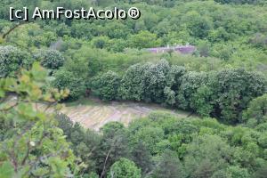 [P32] Madara, Rezervația istorico-arheologică națională, Complexul Arhitectural Medieval văzut de pe poteca spre Platoul Madara » foto by mprofeanu
 - 
<span class="allrVoted glyphicon glyphicon-heart hidden" id="av1247874"></span>
<a class="m-l-10 hidden" id="sv1247874" onclick="voting_Foto_DelVot(,1247874,23784)" role="button">șterge vot <span class="glyphicon glyphicon-remove"></span></a>
<a id="v91247874" class=" c-red"  onclick="voting_Foto_SetVot(1247874)" role="button"><span class="glyphicon glyphicon-heart-empty"></span> <b>LIKE</b> = Votează poza</a> <img class="hidden"  id="f1247874W9" src="/imagini/loader.gif" border="0" /><span class="AjErrMes hidden" id="e1247874ErM"></span>