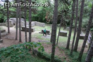 [P64] Madara, Rezervația istorico-arheologică națională, Altarul de Piatră văzut de sus de pe potecă » foto by mprofeanu
 - 
<span class="allrVoted glyphicon glyphicon-heart hidden" id="av1247906"></span>
<a class="m-l-10 hidden" id="sv1247906" onclick="voting_Foto_DelVot(,1247906,23784)" role="button">șterge vot <span class="glyphicon glyphicon-remove"></span></a>
<a id="v91247906" class=" c-red"  onclick="voting_Foto_SetVot(1247906)" role="button"><span class="glyphicon glyphicon-heart-empty"></span> <b>LIKE</b> = Votează poza</a> <img class="hidden"  id="f1247906W9" src="/imagini/loader.gif" border="0" /><span class="AjErrMes hidden" id="e1247906ErM"></span>