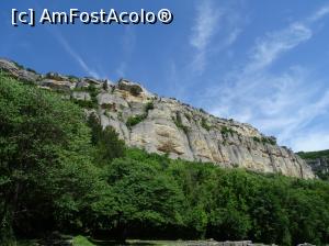 [P06] Acesta este peretele de stâncă de la Madara care atinge 100 m înălțime.  » foto by tata123 🔱
 - 
<span class="allrVoted glyphicon glyphicon-heart hidden" id="av970722"></span>
<a class="m-l-10 hidden" id="sv970722" onclick="voting_Foto_DelVot(,970722,23784)" role="button">șterge vot <span class="glyphicon glyphicon-remove"></span></a>
<a id="v9970722" class=" c-red"  onclick="voting_Foto_SetVot(970722)" role="button"><span class="glyphicon glyphicon-heart-empty"></span> <b>LIKE</b> = Votează poza</a> <img class="hidden"  id="f970722W9" src="/imagini/loader.gif" border="0" /><span class="AjErrMes hidden" id="e970722ErM"></span>