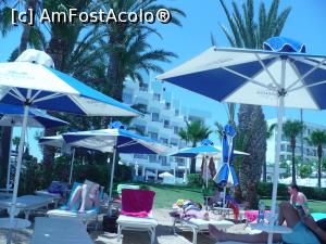 [P14] plaja Okeanos, în spate se vede hotelul » foto by Yolanda
 - 
<span class="allrVoted glyphicon glyphicon-heart hidden" id="av971067"></span>
<a class="m-l-10 hidden" id="sv971067" onclick="voting_Foto_DelVot(,971067,23789)" role="button">șterge vot <span class="glyphicon glyphicon-remove"></span></a>
<a id="v9971067" class=" c-red"  onclick="voting_Foto_SetVot(971067)" role="button"><span class="glyphicon glyphicon-heart-empty"></span> <b>LIKE</b> = Votează poza</a> <img class="hidden"  id="f971067W9" src="/imagini/loader.gif" border="0" /><span class="AjErrMes hidden" id="e971067ErM"></span>