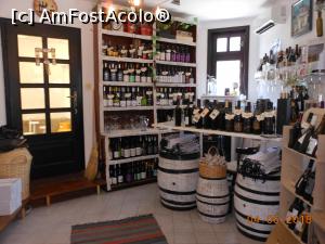 [P16] Sozopol - orașul vechi. 'Boutique Wine Shop' - 'Magic of Wine', interior.  » foto by iulianic
 - 
<span class="allrVoted glyphicon glyphicon-heart hidden" id="av977341"></span>
<a class="m-l-10 hidden" id="sv977341" onclick="voting_Foto_DelVot(,977341,23794)" role="button">șterge vot <span class="glyphicon glyphicon-remove"></span></a>
<a id="v9977341" class=" c-red"  onclick="voting_Foto_SetVot(977341)" role="button"><span class="glyphicon glyphicon-heart-empty"></span> <b>LIKE</b> = Votează poza</a> <img class="hidden"  id="f977341W9" src="/imagini/loader.gif" border="0" /><span class="AjErrMes hidden" id="e977341ErM"></span>