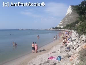 [P40] Plaja mai îngustă, din partea dreaptă a hotelului. De aici plecam noi înotând până la golfulețul din partea opusă. Pe stânca din spate se ajunge pe un drum prin pădure după o plimbare frumoasă.  » foto by Aurici
 - 
<span class="allrVoted glyphicon glyphicon-heart hidden" id="av1044429"></span>
<a class="m-l-10 hidden" id="sv1044429" onclick="voting_Foto_DelVot(,1044429,23799)" role="button">șterge vot <span class="glyphicon glyphicon-remove"></span></a>
<a id="v91044429" class=" c-red"  onclick="voting_Foto_SetVot(1044429)" role="button"><span class="glyphicon glyphicon-heart-empty"></span> <b>LIKE</b> = Votează poza</a> <img class="hidden"  id="f1044429W9" src="/imagini/loader.gif" border="0" /><span class="AjErrMes hidden" id="e1044429ErM"></span>