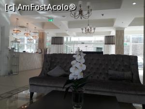 [P13] spații comune în hotel - lobby de lângă recepție » foto by silvia tudoran
 - 
<span class="allrVoted glyphicon glyphicon-heart hidden" id="av1216446"></span>
<a class="m-l-10 hidden" id="sv1216446" onclick="voting_Foto_DelVot(,1216446,23822)" role="button">șterge vot <span class="glyphicon glyphicon-remove"></span></a>
<a id="v91216446" class=" c-red"  onclick="voting_Foto_SetVot(1216446)" role="button"><span class="glyphicon glyphicon-heart-empty"></span> <b>LIKE</b> = Votează poza</a> <img class="hidden"  id="f1216446W9" src="/imagini/loader.gif" border="0" /><span class="AjErrMes hidden" id="e1216446ErM"></span>