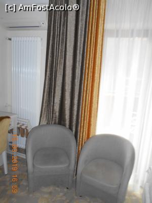 [P02] cele doua fotolii din cameră » foto by zlatna
 - 
<span class="allrVoted glyphicon glyphicon-heart hidden" id="av1059523"></span>
<a class="m-l-10 hidden" id="sv1059523" onclick="voting_Foto_DelVot(,1059523,23822)" role="button">șterge vot <span class="glyphicon glyphicon-remove"></span></a>
<a id="v91059523" class=" c-red"  onclick="voting_Foto_SetVot(1059523)" role="button"><span class="glyphicon glyphicon-heart-empty"></span> <b>LIKE</b> = Votează poza</a> <img class="hidden"  id="f1059523W9" src="/imagini/loader.gif" border="0" /><span class="AjErrMes hidden" id="e1059523ErM"></span>