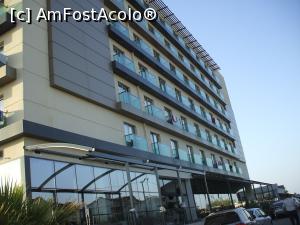 [P02] Intrarea in hotel » foto by turkn
 - 
<span class="allrVoted glyphicon glyphicon-heart hidden" id="av974565"></span>
<a class="m-l-10 hidden" id="sv974565" onclick="voting_Foto_DelVot(,974565,23829)" role="button">șterge vot <span class="glyphicon glyphicon-remove"></span></a>
<a id="v9974565" class=" c-red"  onclick="voting_Foto_SetVot(974565)" role="button"><span class="glyphicon glyphicon-heart-empty"></span> <b>LIKE</b> = Votează poza</a> <img class="hidden"  id="f974565W9" src="/imagini/loader.gif" border="0" /><span class="AjErrMes hidden" id="e974565ErM"></span>