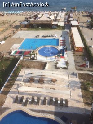 [P08] Vedere din camera. Locul dintre piscine a fost amenajat(placat) in timpul sejurului meu. » foto by turkn
 - 
<span class="allrVoted glyphicon glyphicon-heart hidden" id="av974577"></span>
<a class="m-l-10 hidden" id="sv974577" onclick="voting_Foto_DelVot(,974577,23829)" role="button">șterge vot <span class="glyphicon glyphicon-remove"></span></a>
<a id="v9974577" class=" c-red"  onclick="voting_Foto_SetVot(974577)" role="button"><span class="glyphicon glyphicon-heart-empty"></span> <b>LIKE</b> = Votează poza</a> <img class="hidden"  id="f974577W9" src="/imagini/loader.gif" border="0" /><span class="AjErrMes hidden" id="e974577ErM"></span>