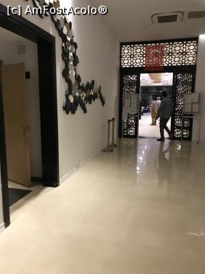 [P35] Stânga toaletele din lobby, în față intrarea în restaurant » foto by krisstinna
 - 
<span class="allrVoted glyphicon glyphicon-heart hidden" id="av1120986"></span>
<a class="m-l-10 hidden" id="sv1120986" onclick="voting_Foto_DelVot(,1120986,23829)" role="button">șterge vot <span class="glyphicon glyphicon-remove"></span></a>
<a id="v91120986" class=" c-red"  onclick="voting_Foto_SetVot(1120986)" role="button"><span class="glyphicon glyphicon-heart-empty"></span> <b>LIKE</b> = Votează poza</a> <img class="hidden"  id="f1120986W9" src="/imagini/loader.gif" border="0" /><span class="AjErrMes hidden" id="e1120986ErM"></span>