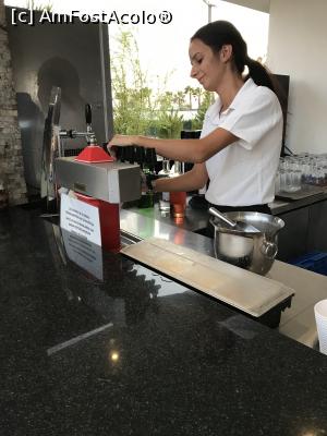 [P52] Una dintre fetele de la bar » foto by krisstinna
 - 
<span class="allrVoted glyphicon glyphicon-heart hidden" id="av1121003"></span>
<a class="m-l-10 hidden" id="sv1121003" onclick="voting_Foto_DelVot(,1121003,23829)" role="button">șterge vot <span class="glyphicon glyphicon-remove"></span></a>
<a id="v91121003" class=" c-red"  onclick="voting_Foto_SetVot(1121003)" role="button"><span class="glyphicon glyphicon-heart-empty"></span> <b>LIKE</b> = Votează poza</a> <img class="hidden"  id="f1121003W9" src="/imagini/loader.gif" border="0" /><span class="AjErrMes hidden" id="e1121003ErM"></span>