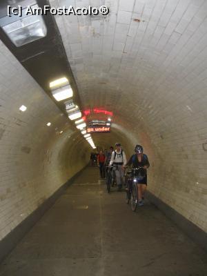 [P42] 43. Prin tunel este voie și cu bicicleta, insă numai ținută de ghidon. » foto by doinafil
 - 
<span class="allrVoted glyphicon glyphicon-heart hidden" id="av1160412"></span>
<a class="m-l-10 hidden" id="sv1160412" onclick="voting_Foto_DelVot(,1160412,23850)" role="button">șterge vot <span class="glyphicon glyphicon-remove"></span></a>
<a id="v91160412" class=" c-red"  onclick="voting_Foto_SetVot(1160412)" role="button"><span class="glyphicon glyphicon-heart-empty"></span> <b>LIKE</b> = Votează poza</a> <img class="hidden"  id="f1160412W9" src="/imagini/loader.gif" border="0" /><span class="AjErrMes hidden" id="e1160412ErM"></span>