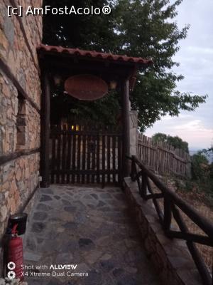[P01] In fata camerei, aleea care are portiță spre sat » foto by Fdobrinescu
 - 
<span class="allrVoted glyphicon glyphicon-heart hidden" id="av977904"></span>
<a class="m-l-10 hidden" id="sv977904" onclick="voting_Foto_DelVot(,977904,23861)" role="button">șterge vot <span class="glyphicon glyphicon-remove"></span></a>
<a id="v9977904" class=" c-red"  onclick="voting_Foto_SetVot(977904)" role="button"><span class="glyphicon glyphicon-heart-empty"></span> <b>LIKE</b> = Votează poza</a> <img class="hidden"  id="f977904W9" src="/imagini/loader.gif" border="0" /><span class="AjErrMes hidden" id="e977904ErM"></span>