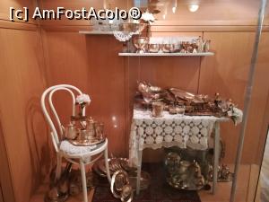 [P41] Argintărie in hol spre sala de mese » foto by nelu73
 - 
<span class="allrVoted glyphicon glyphicon-heart hidden" id="av994763"></span>
<a class="m-l-10 hidden" id="sv994763" onclick="voting_Foto_DelVot(,994763,23869)" role="button">șterge vot <span class="glyphicon glyphicon-remove"></span></a>
<a id="v9994763" class=" c-red"  onclick="voting_Foto_SetVot(994763)" role="button"><span class="glyphicon glyphicon-heart-empty"></span> <b>LIKE</b> = Votează poza</a> <img class="hidden"  id="f994763W9" src="/imagini/loader.gif" border="0" /><span class="AjErrMes hidden" id="e994763ErM"></span>