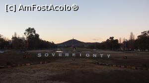 [P07] 'King George V Memorial', spațiul verde din fața clădirii vechi a parlamentului » foto by DanCld
 - 
<span class="allrVoted glyphicon glyphicon-heart hidden" id="av978550"></span>
<a class="m-l-10 hidden" id="sv978550" onclick="voting_Foto_DelVot(,978550,23874)" role="button">șterge vot <span class="glyphicon glyphicon-remove"></span></a>
<a id="v9978550" class=" c-red"  onclick="voting_Foto_SetVot(978550)" role="button"><span class="glyphicon glyphicon-heart-empty"></span> <b>LIKE</b> = Votează poza</a> <img class="hidden"  id="f978550W9" src="/imagini/loader.gif" border="0" /><span class="AjErrMes hidden" id="e978550ErM"></span>