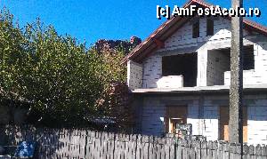 [P20] Altă clădire alipită recent de ruinele conacului Drăghici Cantacuzino. Măgureni, jud. Prahova.  » foto by traian.leuca †
 - 
<span class="allrVoted glyphicon glyphicon-heart hidden" id="av415019"></span>
<a class="m-l-10 hidden" id="sv415019" onclick="voting_Foto_DelVot(,415019,23926)" role="button">șterge vot <span class="glyphicon glyphicon-remove"></span></a>
<a id="v9415019" class=" c-red"  onclick="voting_Foto_SetVot(415019)" role="button"><span class="glyphicon glyphicon-heart-empty"></span> <b>LIKE</b> = Votează poza</a> <img class="hidden"  id="f415019W9" src="/imagini/loader.gif" border="0" /><span class="AjErrMes hidden" id="e415019ErM"></span>
