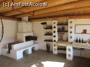 [P16] Colț din bucătăria de vară - Ferma Dacilor - Tohani.  » foto by tata123 🔱
 - 
<span class="allrVoted glyphicon glyphicon-heart hidden" id="av860773"></span>
<a class="m-l-10 hidden" id="sv860773" onclick="voting_Foto_DelVot(,860773,23926)" role="button">șterge vot <span class="glyphicon glyphicon-remove"></span></a>
<a id="v9860773" class=" c-red"  onclick="voting_Foto_SetVot(860773)" role="button"><span class="glyphicon glyphicon-heart-empty"></span> <b>LIKE</b> = Votează poza</a> <img class="hidden"  id="f860773W9" src="/imagini/loader.gif" border="0" /><span class="AjErrMes hidden" id="e860773ErM"></span>