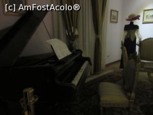 [P15] Salonul aristocratic » foto by Michi
 - 
<span class="allrVoted glyphicon glyphicon-heart hidden" id="av982471"></span>
<a class="m-l-10 hidden" id="sv982471" onclick="voting_Foto_DelVot(,982471,23928)" role="button">șterge vot <span class="glyphicon glyphicon-remove"></span></a>
<a id="v9982471" class=" c-red"  onclick="voting_Foto_SetVot(982471)" role="button"><span class="glyphicon glyphicon-heart-empty"></span> <b>LIKE</b> = Votează poza</a> <img class="hidden"  id="f982471W9" src="/imagini/loader.gif" border="0" /><span class="AjErrMes hidden" id="e982471ErM"></span>
