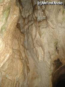 [P53] aceasta este o pestera cu mai putine stalacmite si stalactite decat in alte pesteri. predomina formatiunile stancoase » foto by a.sr*
 - 
<span class="allrVoted glyphicon glyphicon-heart hidden" id="av259203"></span>
<a class="m-l-10 hidden" id="sv259203" onclick="voting_Foto_DelVot(,259203,23932)" role="button">șterge vot <span class="glyphicon glyphicon-remove"></span></a>
<a id="v9259203" class=" c-red"  onclick="voting_Foto_SetVot(259203)" role="button"><span class="glyphicon glyphicon-heart-empty"></span> <b>LIKE</b> = Votează poza</a> <img class="hidden"  id="f259203W9" src="/imagini/loader.gif" border="0" /><span class="AjErrMes hidden" id="e259203ErM"></span>