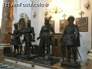 [P16] Hofkirche - Si incepem sa descoperim si statuile care au cam 500 de ani » foto by mishu
 - 
<span class="allrVoted glyphicon glyphicon-heart hidden" id="av1007211"></span>
<a class="m-l-10 hidden" id="sv1007211" onclick="voting_Foto_DelVot(,1007211,23934)" role="button">șterge vot <span class="glyphicon glyphicon-remove"></span></a>
<a id="v91007211" class=" c-red"  onclick="voting_Foto_SetVot(1007211)" role="button"><span class="glyphicon glyphicon-heart-empty"></span> <b>LIKE</b> = Votează poza</a> <img class="hidden"  id="f1007211W9" src="/imagini/loader.gif" border="0" /><span class="AjErrMes hidden" id="e1007211ErM"></span>